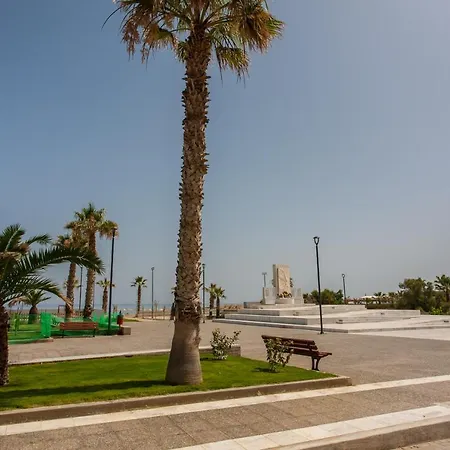 Water Lily By The Sea Apartment